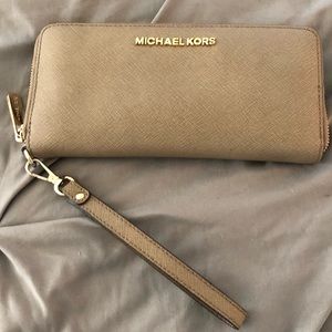 Michael kors wallet
